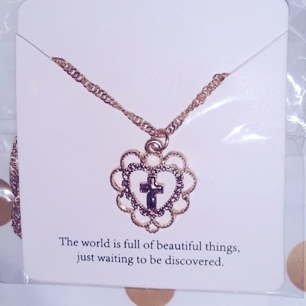 GORGEOUS Gold Filigree Heart Cross Bohemian Necklace 14 1/2in~18 1/2”Chain NEW